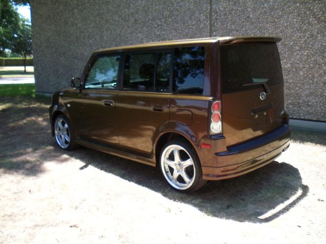 Scion xB 2006 photo 4