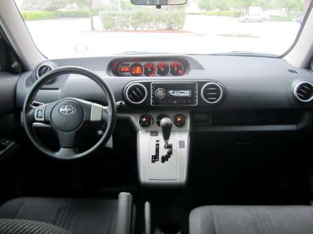 Scion xB 2008 photo 7