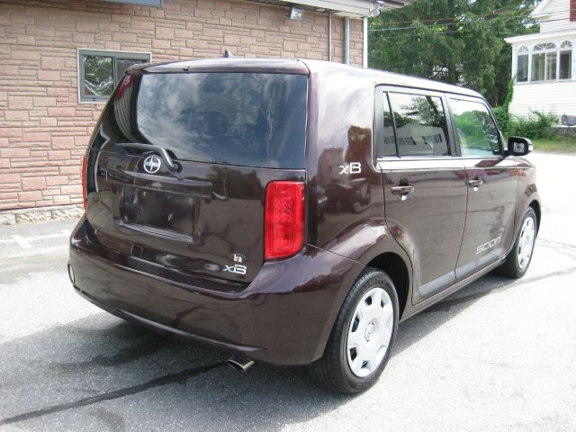 Scion xB 2008 photo 2