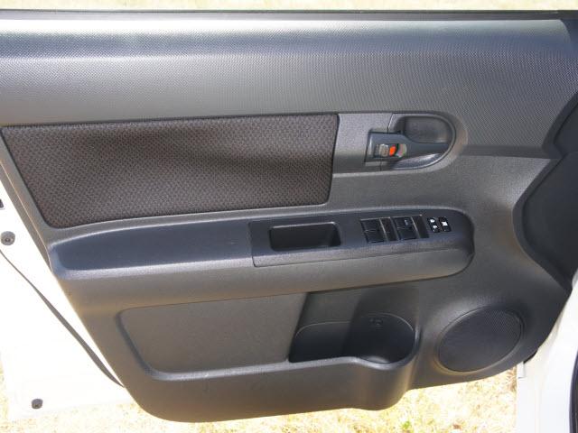 Scion xB 2008 photo 3