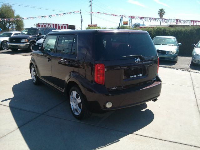 Scion xB 2008 photo 1