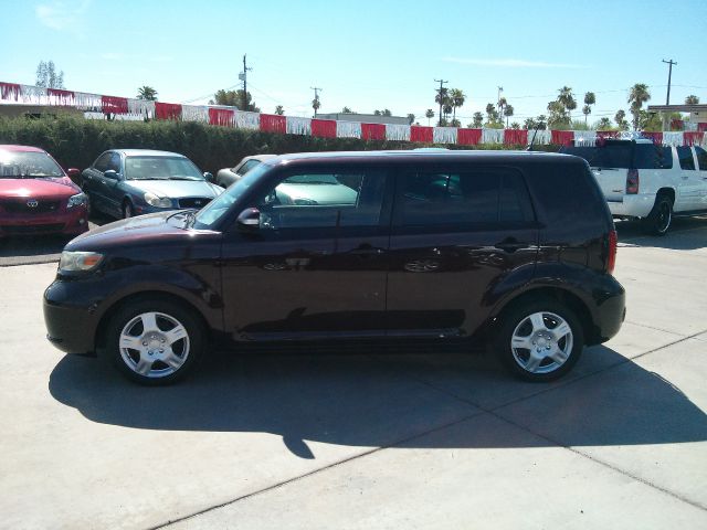 Scion xB 2008 photo 2