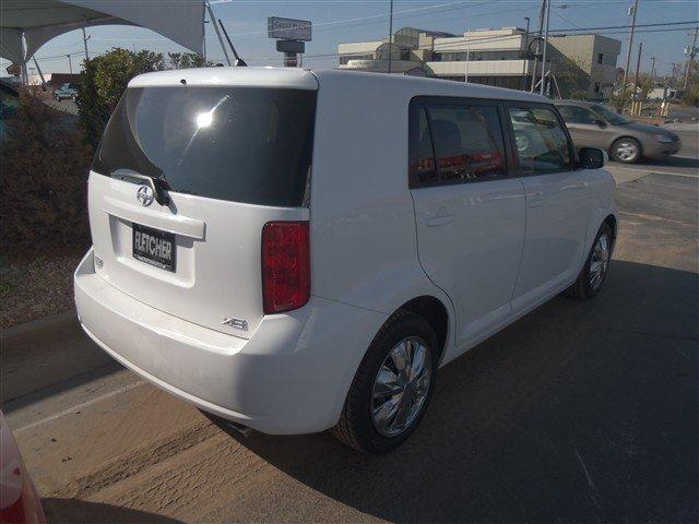 Scion xB 2008 photo 3