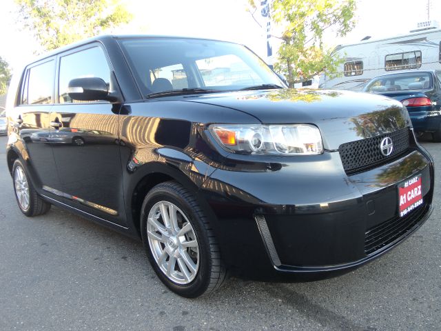 Scion xB 2008 photo 1