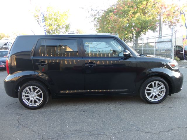 Scion xB 2008 photo 2