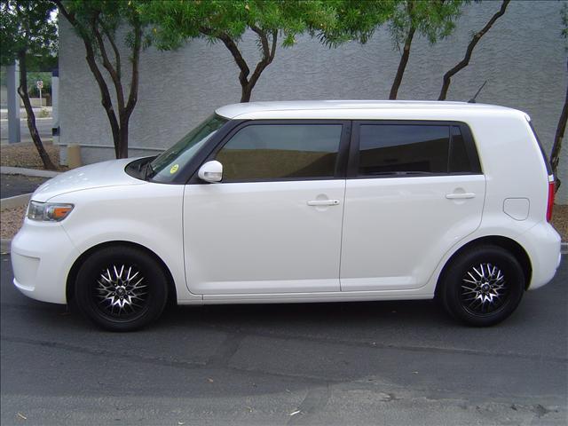 Scion xB 2008 photo 1