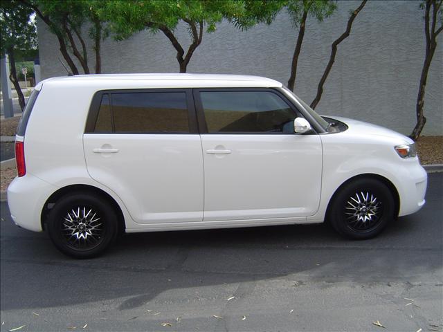 Scion xB 2008 photo 2