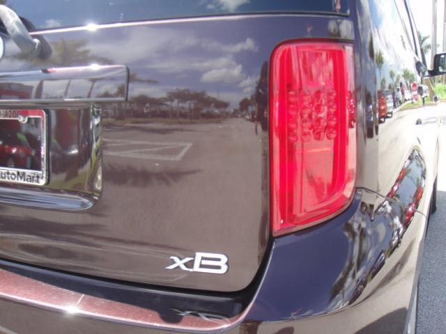 Scion xB 2008 photo 2