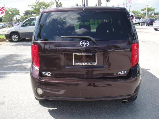 Scion xB 2008 photo 3