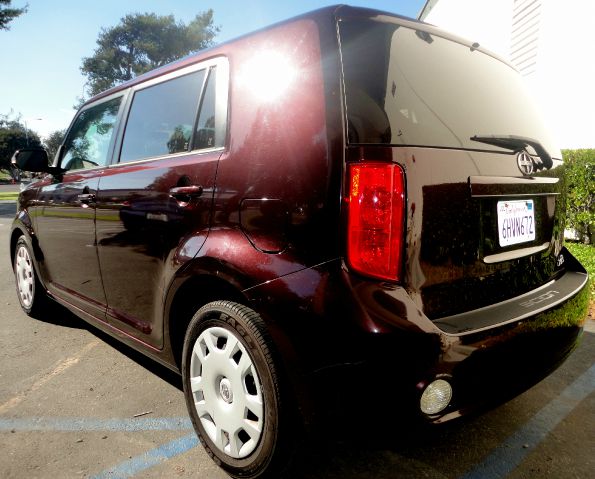 Scion xB 2009 photo 1