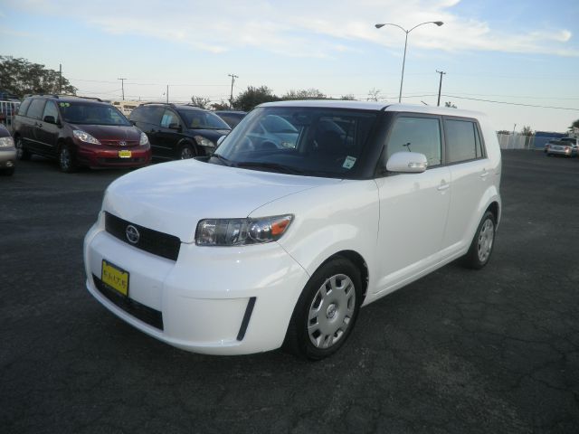 Scion xB 2009 photo 1