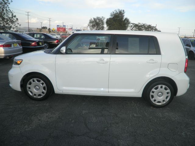 Scion xB 2009 photo 2