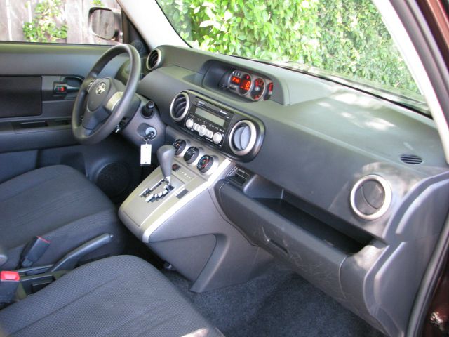 Scion xB 2009 photo 17