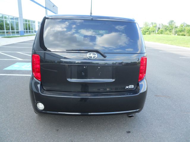 Scion xB 2009 photo 1