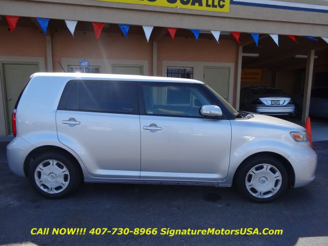 Scion xB 2010 photo 10