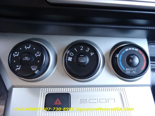 Scion xB 2010 photo 18