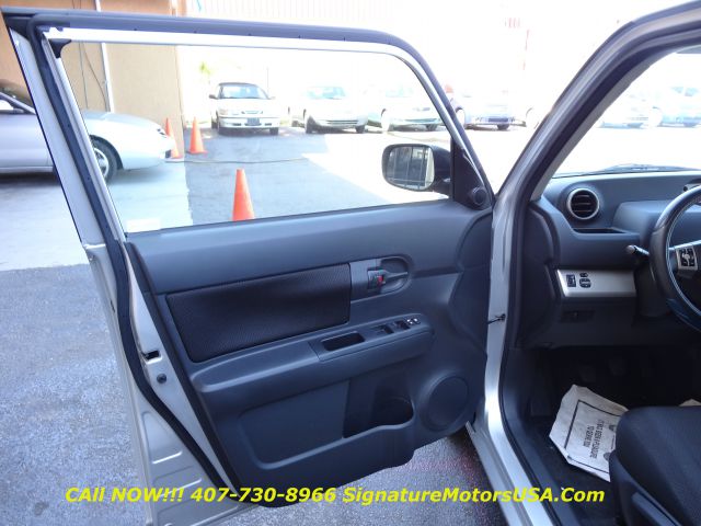 Scion xB 2010 photo 27