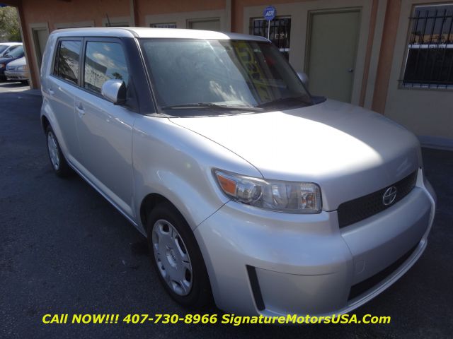 Scion xB 2010 photo 3