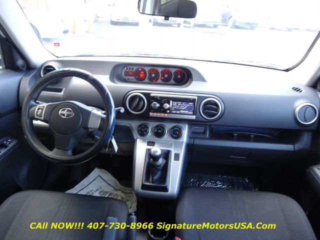 Scion xB 2010 photo 7