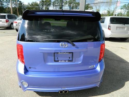 Scion xB 2010 photo 4