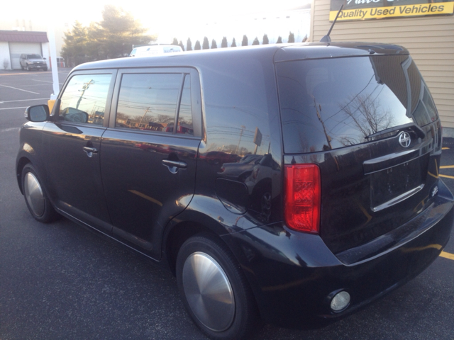 Scion xB 2010 photo 5