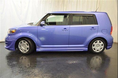 Scion xB 2010 photo 2