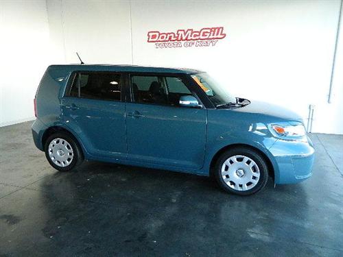 Scion xB 2010 photo 1