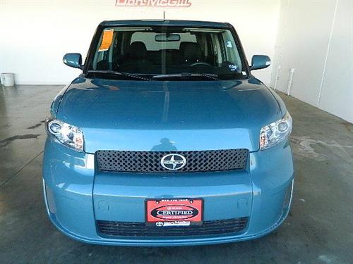 Scion xB 2010 photo 2