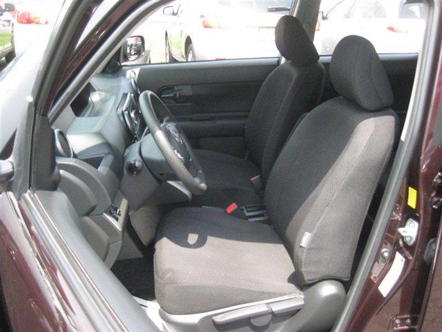 Scion xB 2010 photo 1