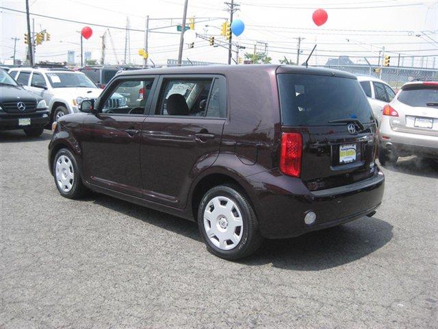 Scion xB 2010 photo 11