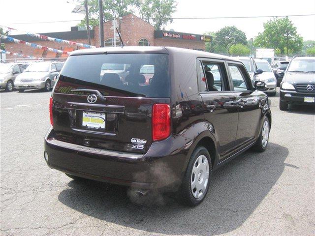 Scion xB 2010 photo 12