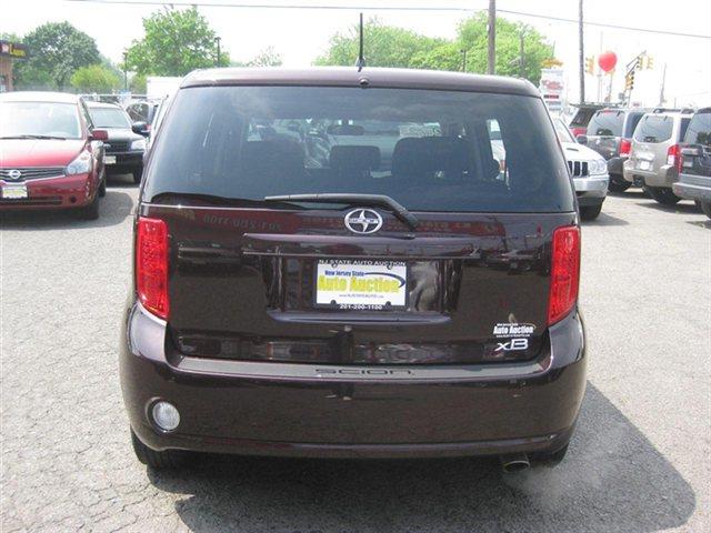 Scion xB 2010 photo 14