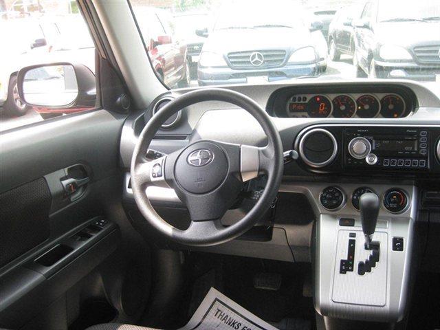 Scion xB 2010 photo 16