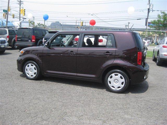 Scion xB 2010 photo 6