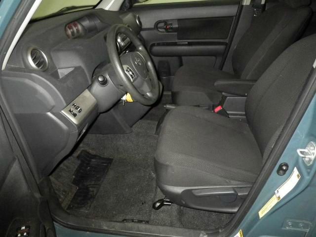 Scion xB 2010 photo 2