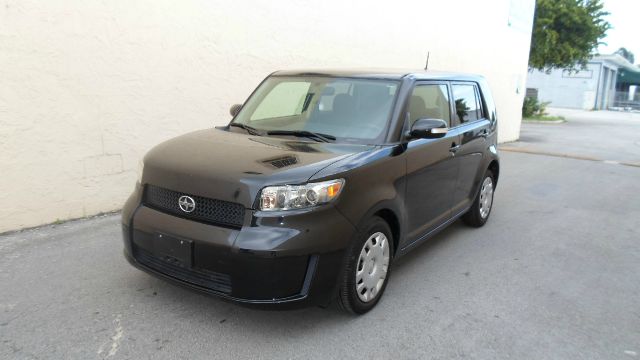 Scion xB 2010 photo 3