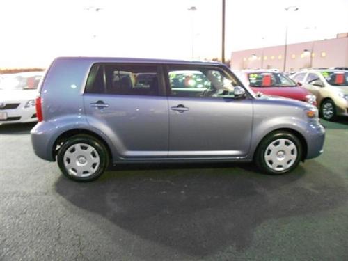 Scion xB 2010 photo 1