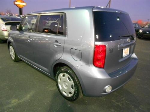 Scion xB 2010 photo 4