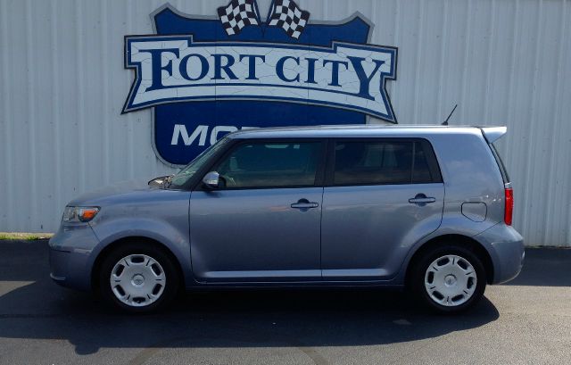 Scion xB 2010 photo 0