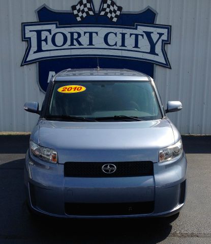 Scion xB 2010 photo 2