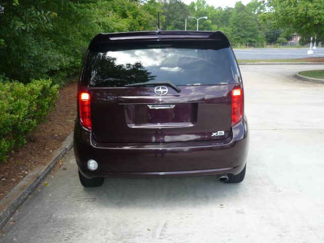 Scion xB 2010 photo 4