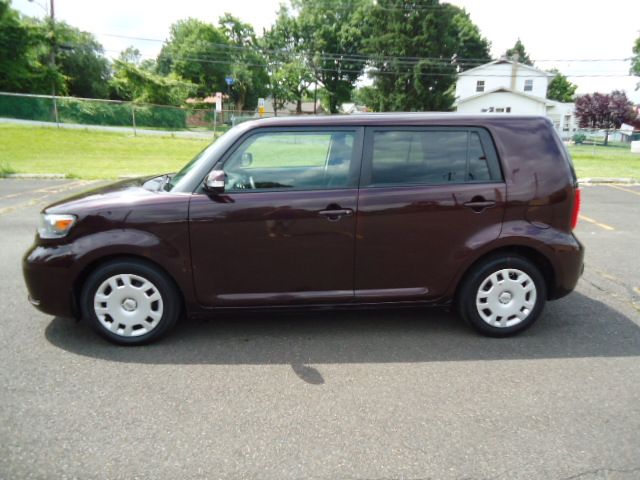 Scion xB 2010 photo 11