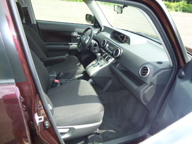 Scion xB 2010 photo 15