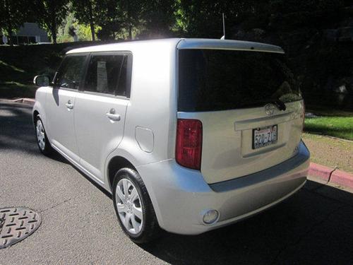 Scion xB 2010 photo 1