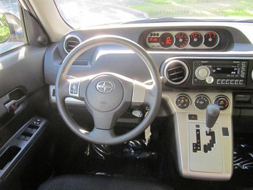 Scion xB 2010 photo 3