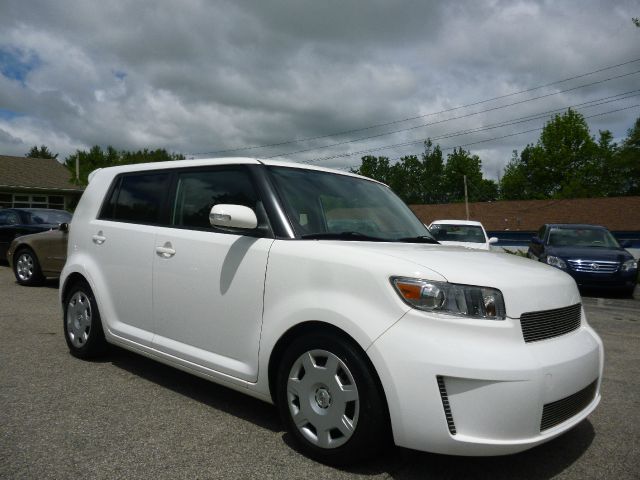 Scion xB 2010 photo 3