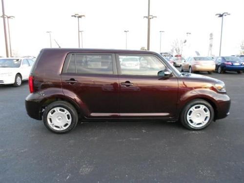 Scion xB 2010 photo 2