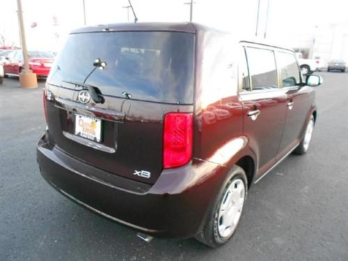 Scion xB 2010 photo 3