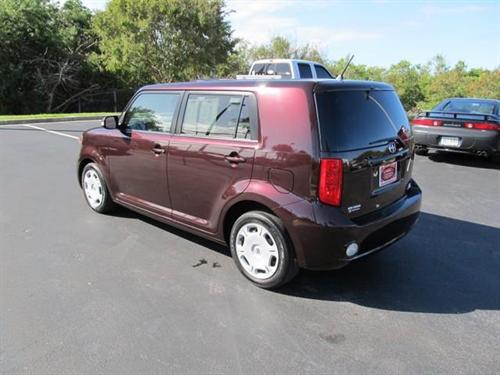 Scion xB 2010 photo 2