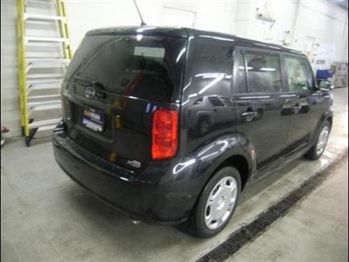 Scion xB 2010 photo 4